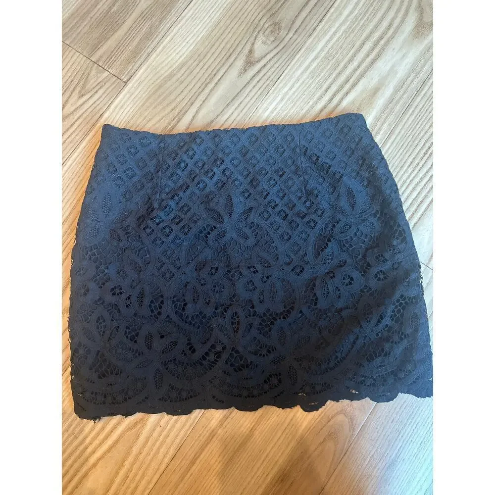 Free People Dreamy Days Skirt Black Lace Womens Size 8 Scallop bottom side zip